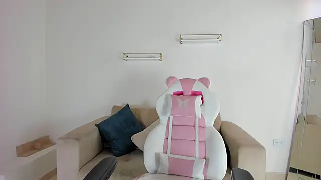 Snapshot of april_smiith chatting on October 20, 2025, 12:16 pm april smiith online show from October 20, 2025, 12:16 pm