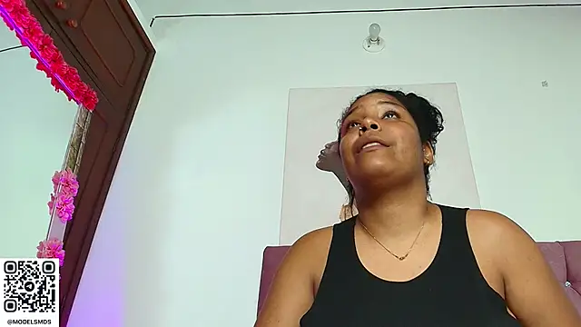 naomi campbel  online show from November 6, 2025, 9:15 pm