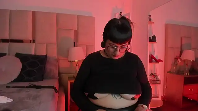 Violett Novoa online show from February 2, 2026, 8:07 pm