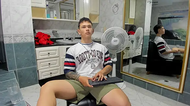 Snapshot of Thomas_moon chatting on September 13, 2025, 12:49 pm Thomas moon online show from September 13, 2025, 12:49 pm