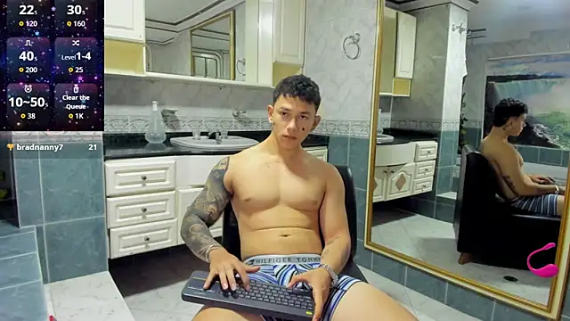 Snapshot of Thomas_moon chatting on October 3, 2025, 11:40 am Thomas moon online show from October 3, 2025, 11:40 am