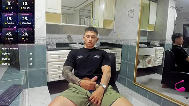 Snapshot of Thomas_moon chatting on October 6, 2025, 12:35 pm Thomas moon online show from October 6, 2025, 12:35 pm