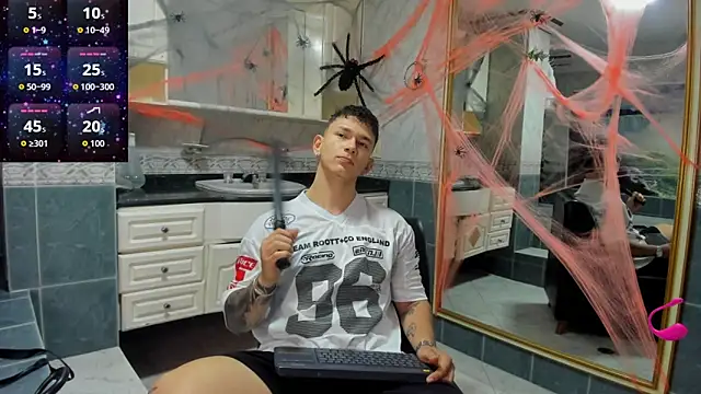 Snapshot of Thomas_moon chatting on October 8, 2025, 11:52 am Thomas moon online show from October 8, 2025, 11:52 am