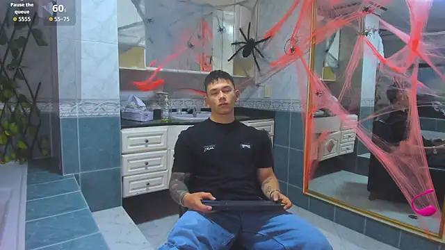 Snapshot of Thomas_moon chatting on October 10, 2025, 11:31 am Thomas moon online show from October 10, 2025, 11:31 am