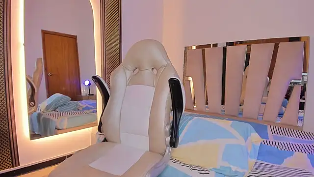 Elowen Clark online show from January 8, 2026, 8:11 pm