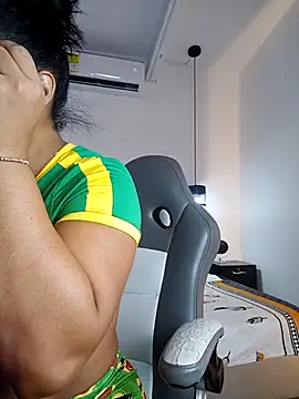 Elowen Clark online show from February 26, 2026, 8:19 pm