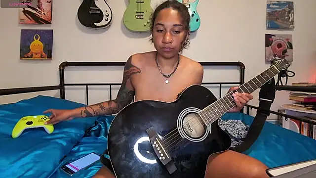 onlystrings online show from April 1, 2026, 4:02 am