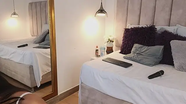 Snapshot of arianaa_miller_ chatting on October 19, 2025, 7:25 pm arianaa miller  online show from October 19, 2025, 7:25 pm