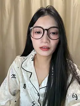 Snapshot of Z0E999 chatting on November 3, 2025, 4:52 pm Z0E999 online show from November 3, 2025, 4:52 pm