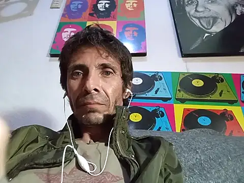 Snapshot of githot chatting on November 7, 2025, 7:19 am githot online show from November 7, 2025, 7:19 am