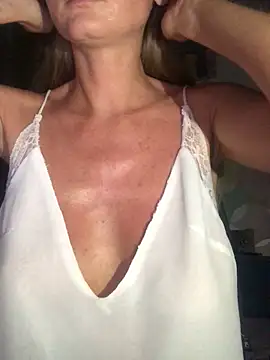 Elvee1 online show from September 9, 2025, 8:08 pm