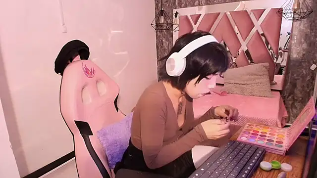 Snapshot of Terraelowen chatting on October 3, 2025, 11:40 am Terraelowen online show from October 3, 2025, 11:40 am