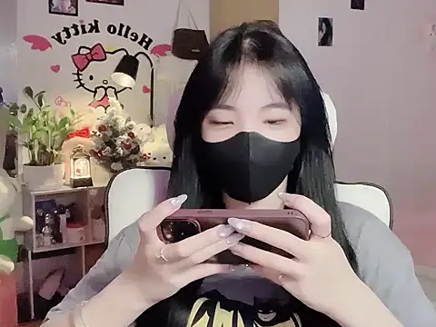 keelinnn19 online show from December 13, 2025, 7:53 pm