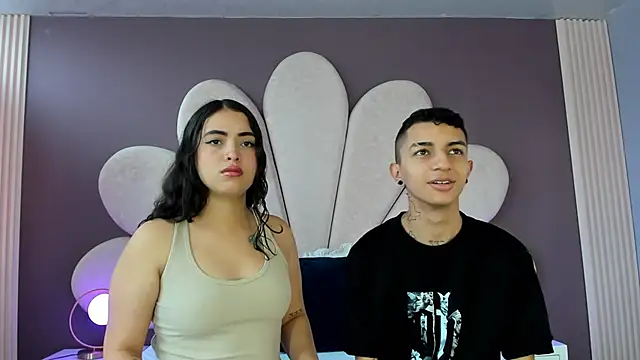 NickandAbby  online show from November 9, 2025, 3:32 pm