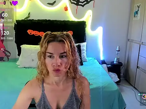 Snapshot of angie_blondies chatting on October 7, 2025, 3:09 pm angie blondies online show from October 7, 2025, 3:09 pm