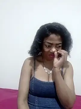 Snapshot of SEXYMOANSXX chatting on October 2, 2025, 5:03 am SEXYMOANSXX online show from October 2, 2025, 5:03 am