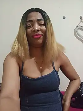 SEXYMOANSXX online show from June 17, 2026, 5:32 am