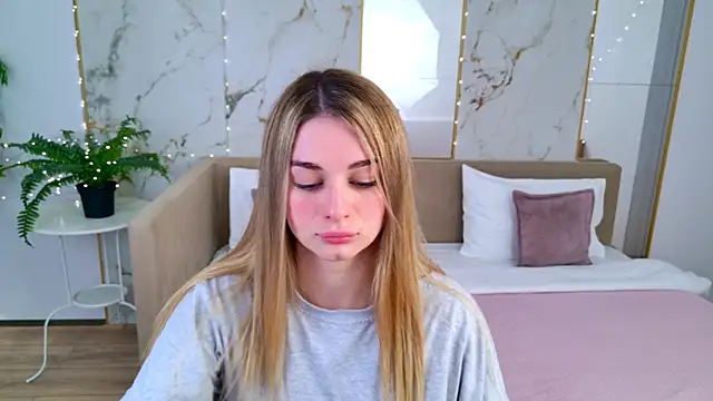 SweetyLicky online show from May 8, 2026, 3:06 pm