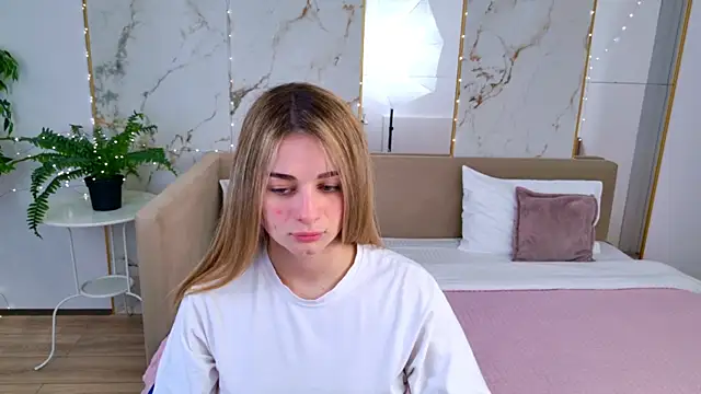 SweetyLicky online show from May 10, 2026, 3:06 pm