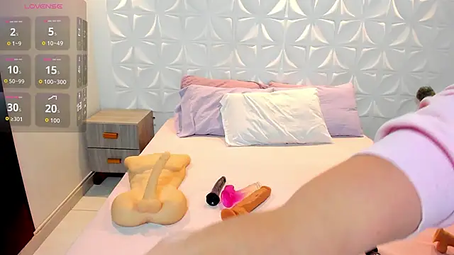 salem cute online show from February 11, 2026, 9:09 pm