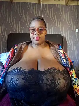 Snapshot of BoobsQueen46K chatting on June 5, 2026, 12:00 pm BoobsQueen46K online show from June 5, 2026, 12:00 pm