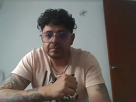 Snapshot of karim_nassar chatting on September 20, 2025, 10:33 pm karim nassar online show from September 20, 2025, 10:33 pm