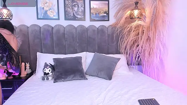 Viollet xoxo online show from March 22, 2026, 12:19 pm