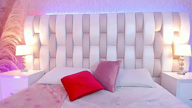 Viollet xoxo online show from March 24, 2026, 8:14 pm