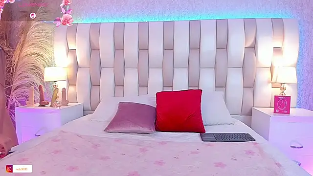 Viollet xoxo online show from March 25, 2026, 8:04 pm