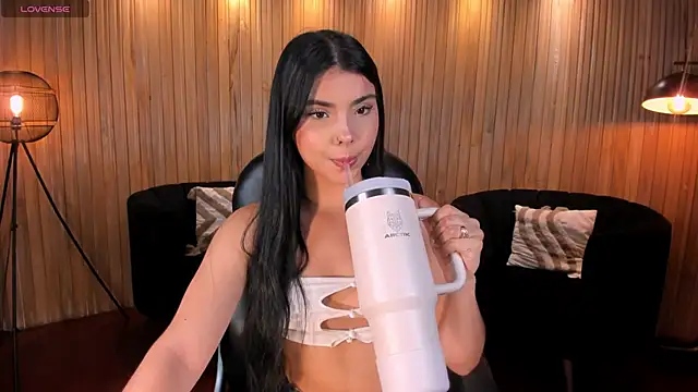 MiaLaurence online show from May 1, 2026, 6:45 pm