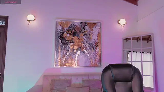 MiaLaurence online show from June 19, 2026, 6:34 pm
