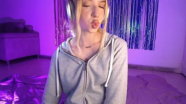 Alina Lee t online show from October 26, 2025, 10:47 pm