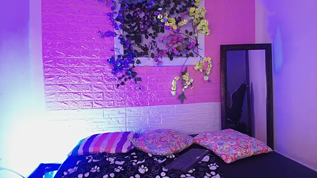 Katy bratz  online show from September 13, 2025, 2:44 am