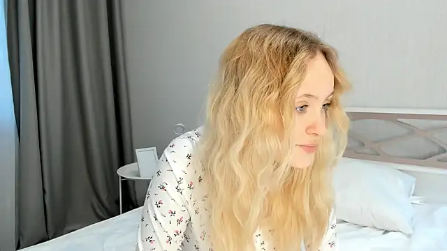 Julliakoill online show from October 13, 2025, 10:37 am