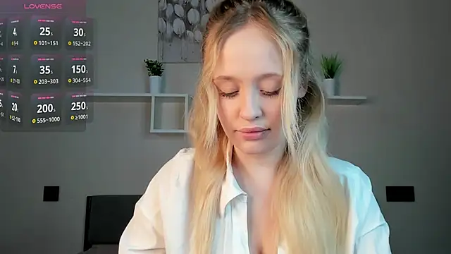 Julliakoill online show from November 7, 2025, 8:36 am