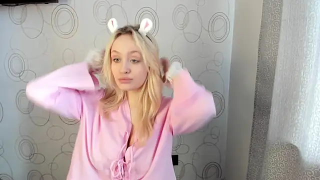 Julliakoill online show from April 7, 2026, 10:15 am