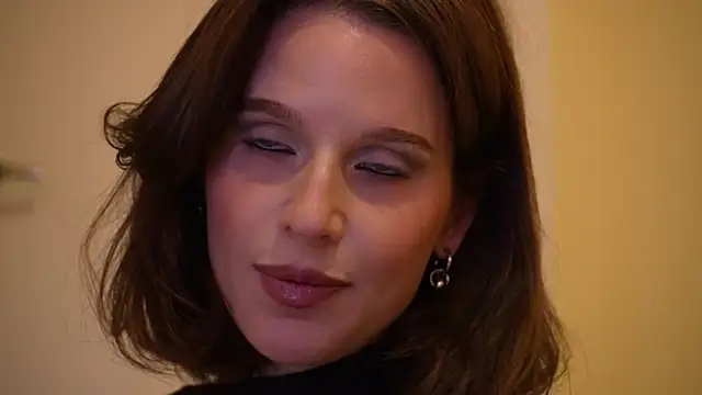 ellaa91 online show from June 17, 2026, 5:58 pm