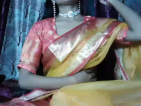 Snapshot of ROSE_GOLDE chatting on October 29, 2025, 5:36 pm ROSE GOLDE online show from October 29, 2025, 5:36 pm
