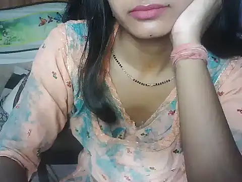 ROSE GOLDE online show from May 18, 2026, 8:53 am