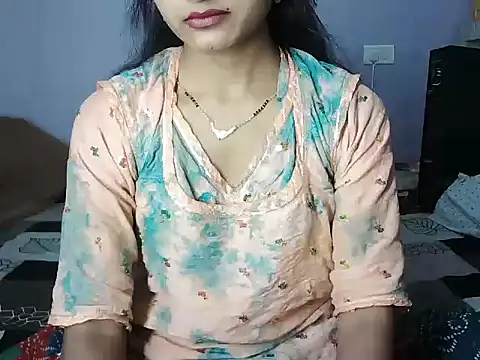 ROSE GOLDE online show from June 5, 2026, 5:47 am