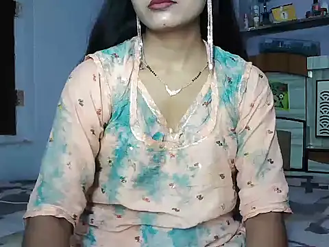 ROSE GOLDE online show from June 18, 2026, 5:51 am
