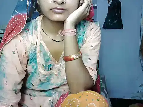 ROSE GOLDE online show from June 18, 2026, 9:47 am