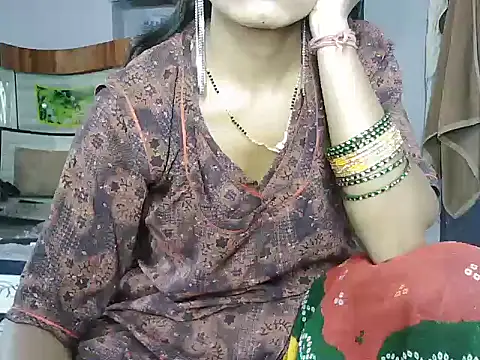 ROSE GOLDE online show from June 19, 2026, 6:51 am