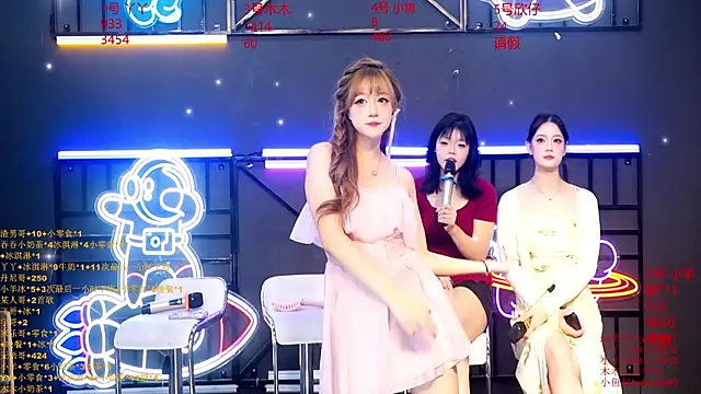 EYgirl222 online show from October 1, 2025, 8:20 am