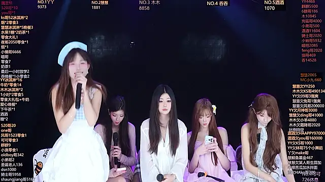 EYgirl222 online show from March 12, 2026, 7:36 am