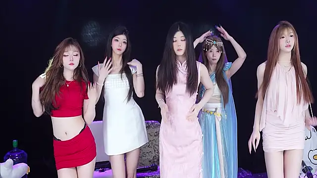 EYgirl222 online show from March 21, 2026, 7:35 am