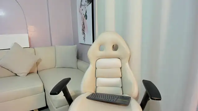 BabyAngel18  online show from February 1, 2026, 3:27 am