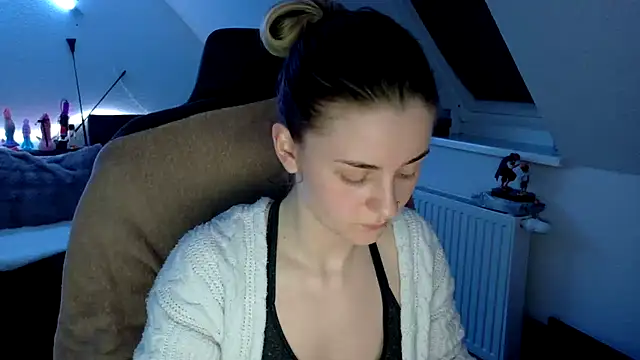 Melly4You online show from April 26, 2026, 9:23 pm
