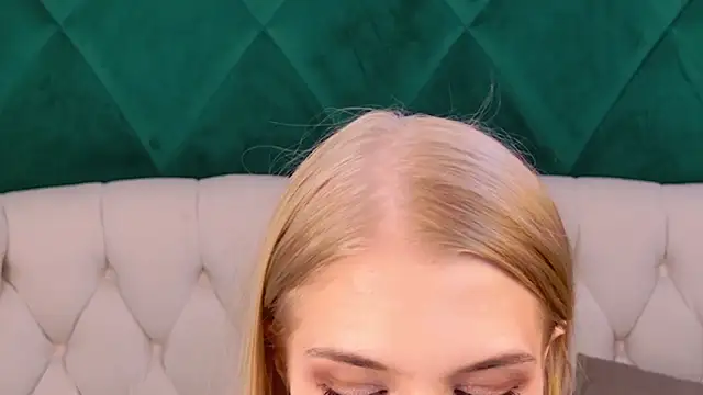 Snapshot of 4example_Chloe chatting on April 1, 2026, 1:52 pm 4example Chloe online show from April 1, 2026, 1:52 pm