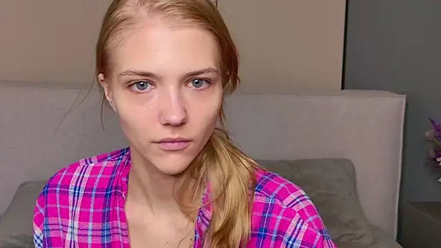 Snapshot of 4example_Chloe chatting on April 5, 2026, 5:37 am 4example Chloe online show from April 5, 2026, 5:37 am